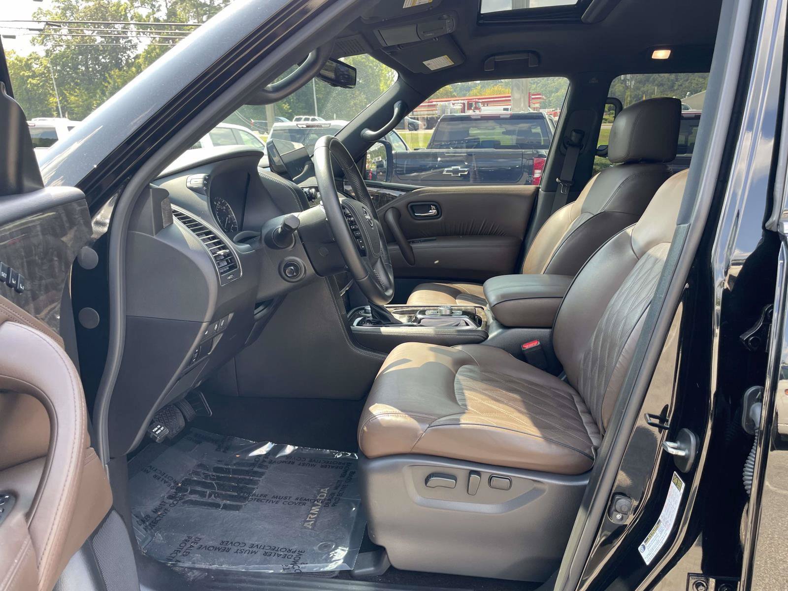 Used 2023 Nissan Armada Platinum w/ Captain's Chairs Package AWD/4WD image 4