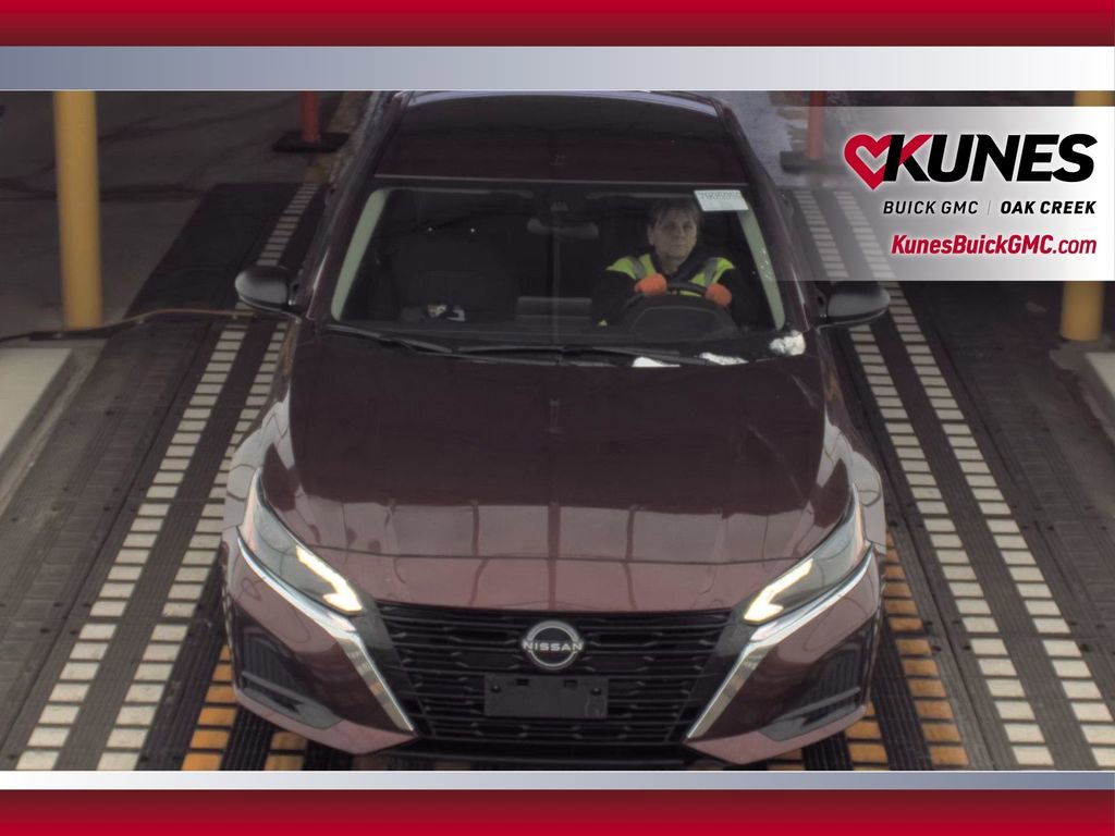 Used 2024 Nissan Altima 2.5 SV image 3