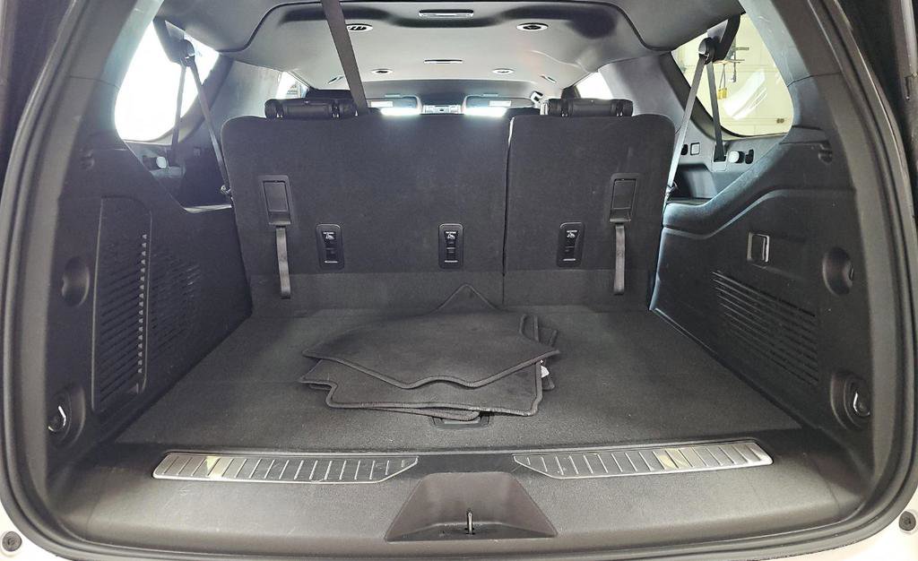 Used 2025 Chevrolet Suburban Z71 AWD/4WD image 19