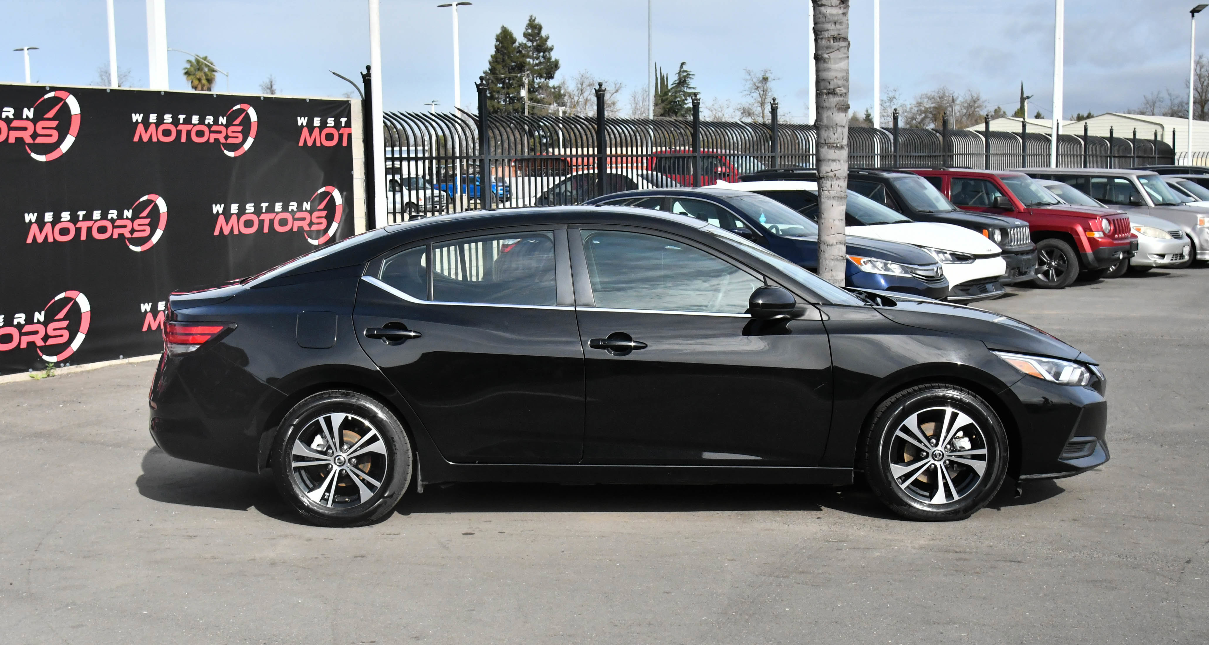 Used 2023 Nissan Sentra SV image 9