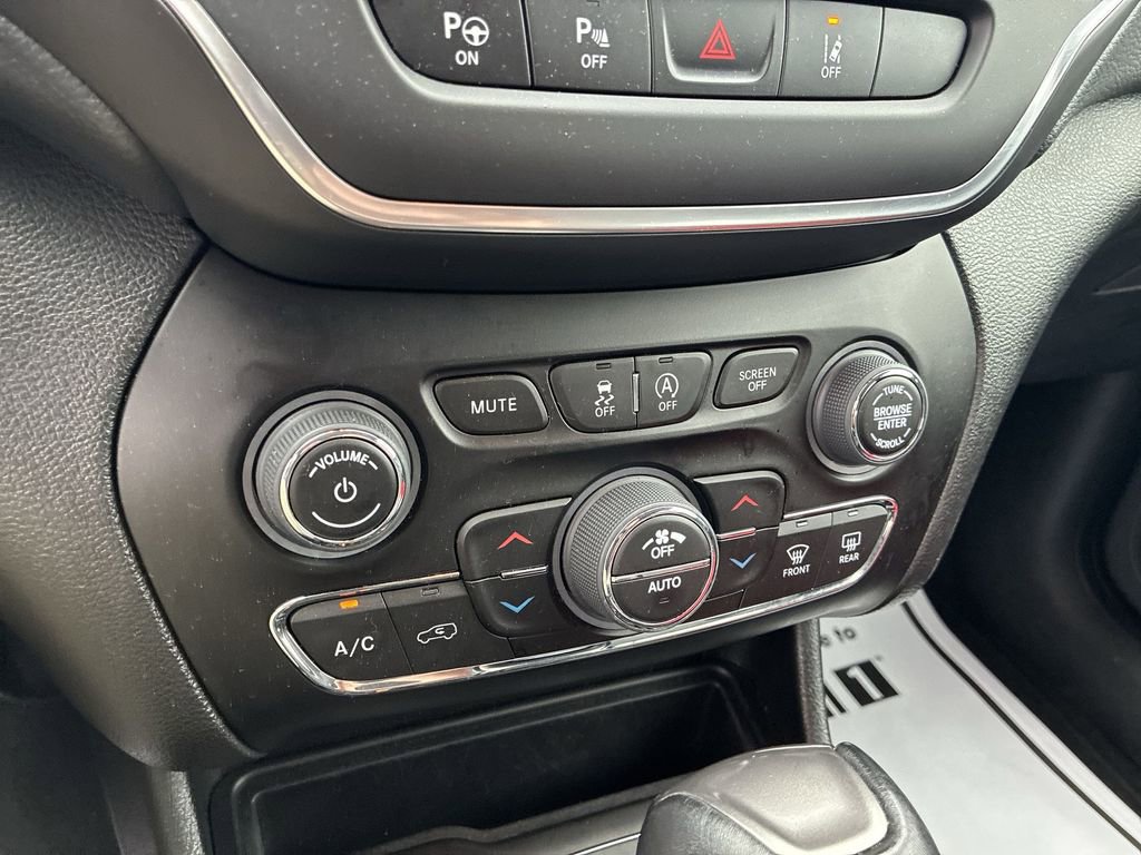 Used 2023 Jeep Cherokee Altitude Lux w/ Lux Elite Package AWD/4WD image 17