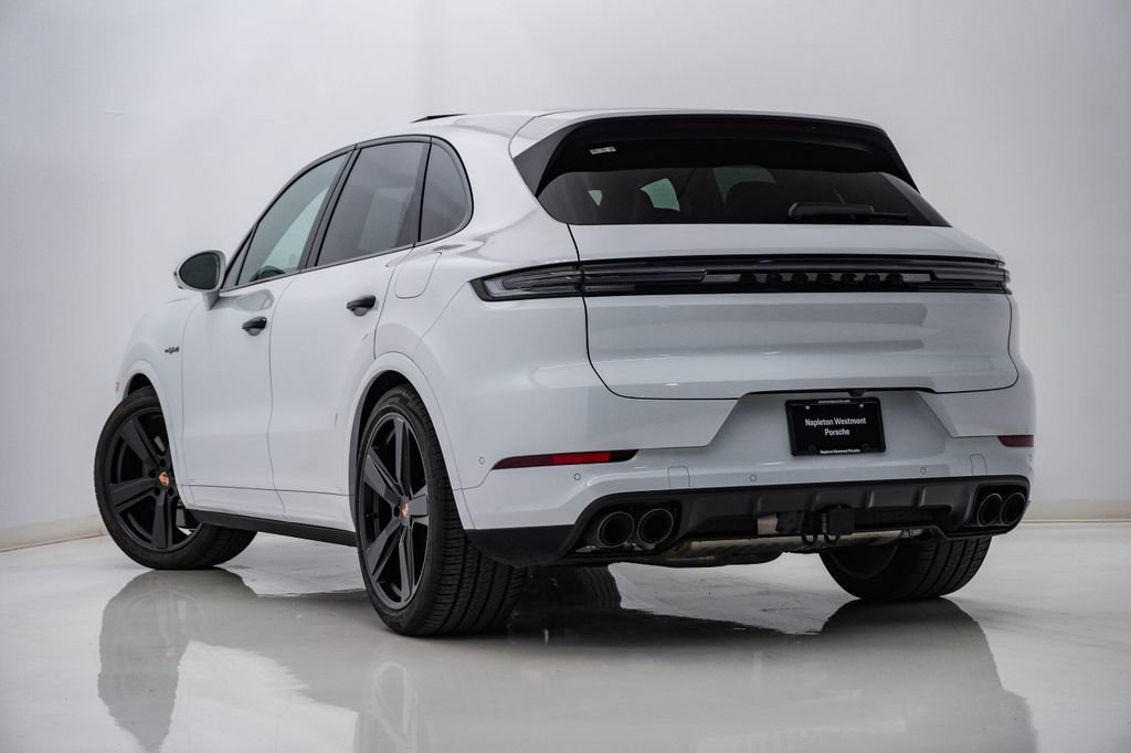 New 2026 Porsche Cayenne Coupe AWD/4WD image 3