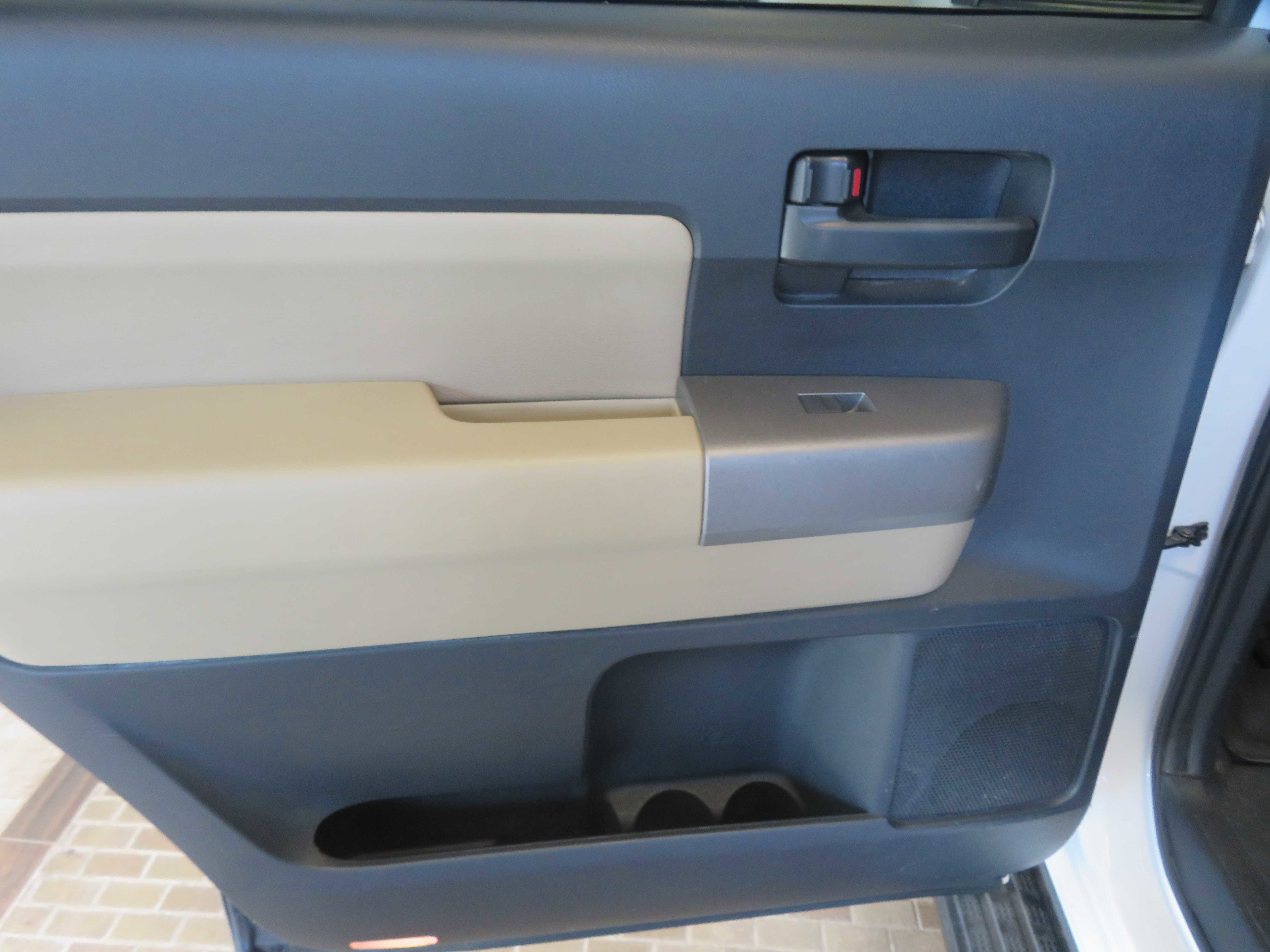 Used 2015 Toyota Sequoia SR5 w/ Premium Package image 18