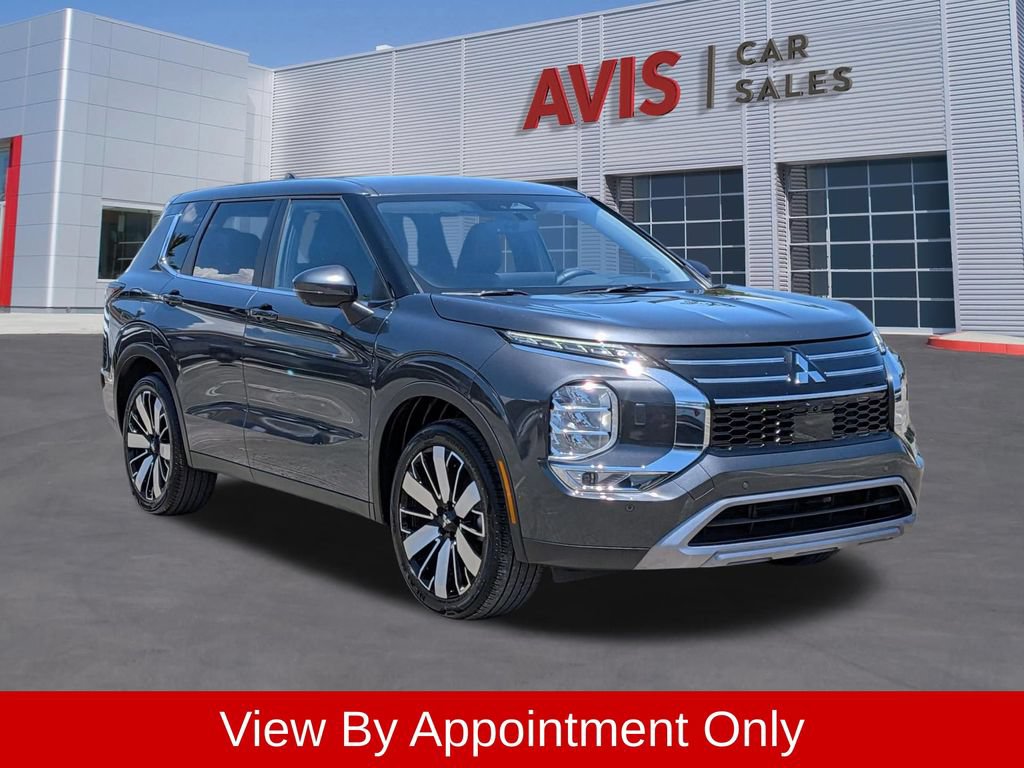Used 2025 Mitsubishi Outlander SE AWD/4WD image 3