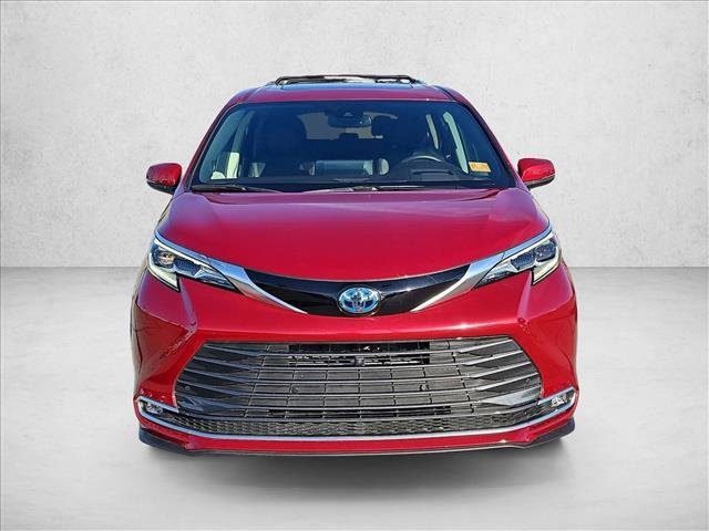 Used 2024 Toyota Sienna Platinum video 2