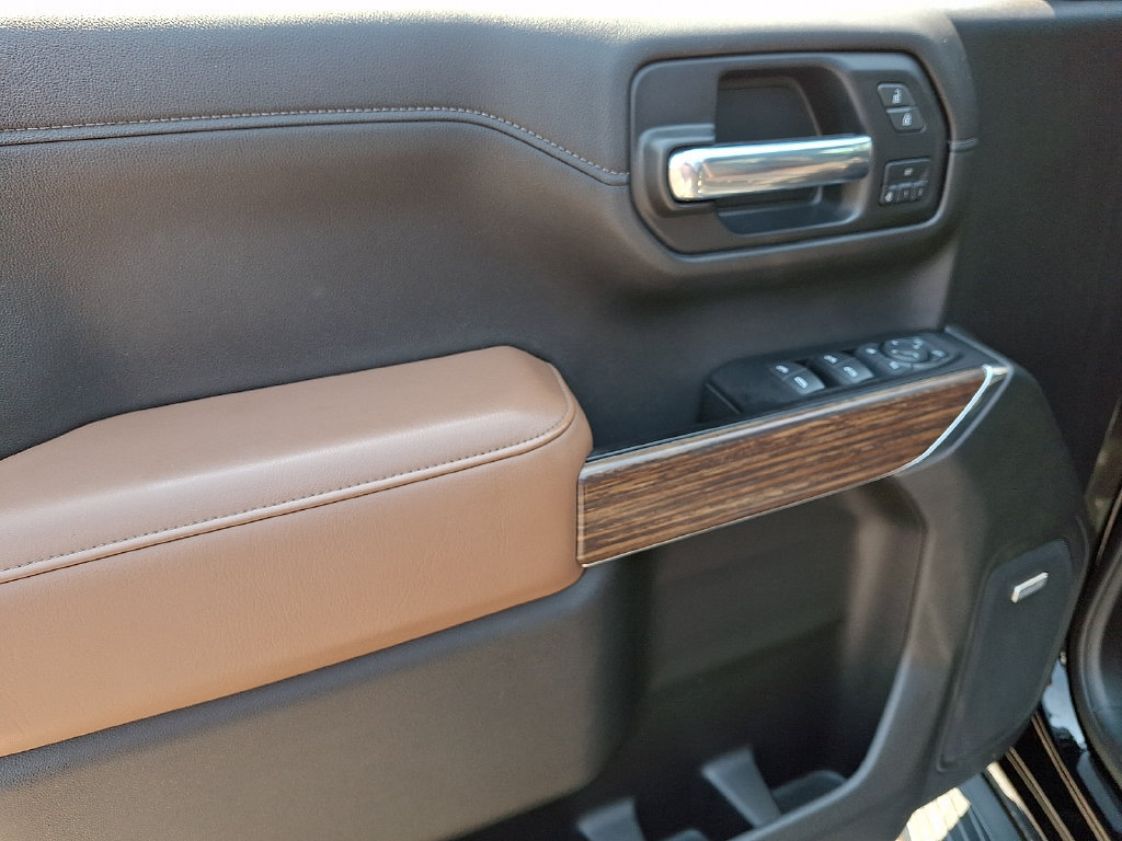 Used 2019 Chevrolet Silverado 1500 High Country w/ High Country Premium Package AWD/4WD image 13