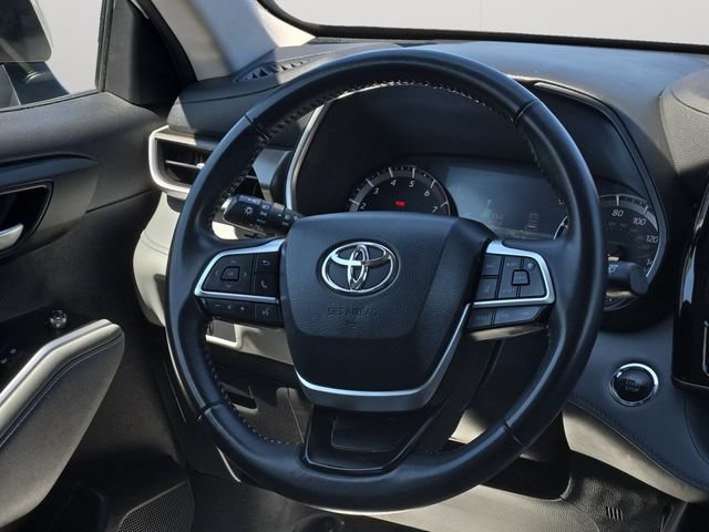 Used 2023 Toyota Highlander XLE FWD image 17