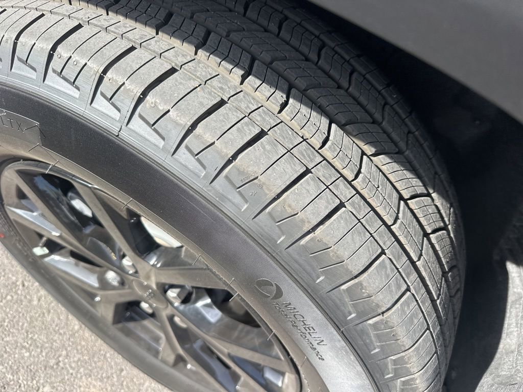 Used 2025 Jeep Grand Cherokee Altitude image 4