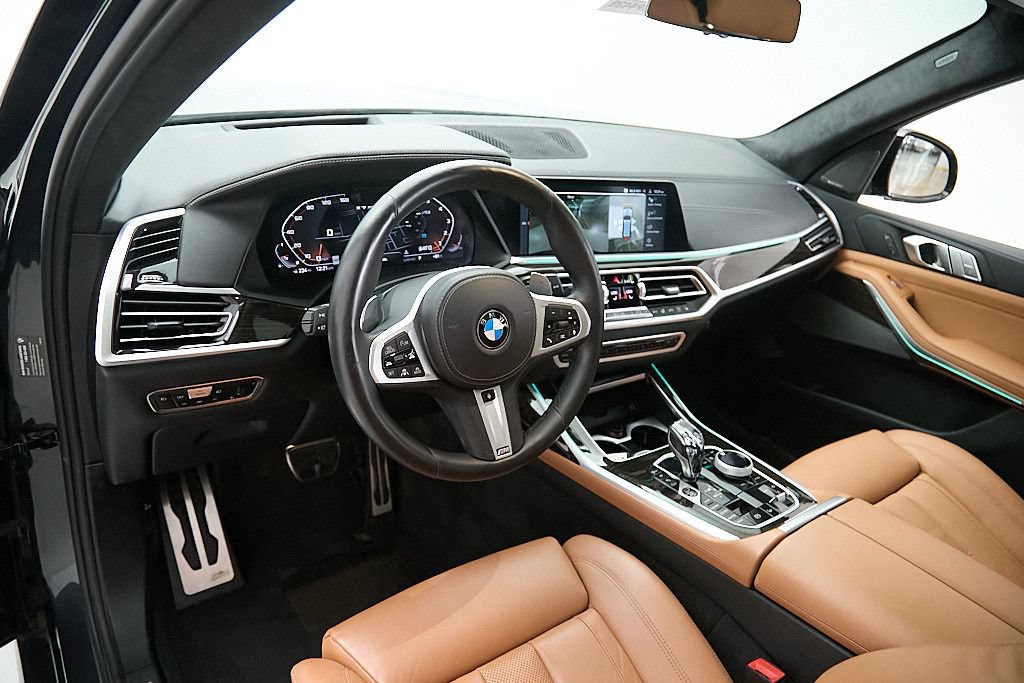 Used 2021 BMW X7 M50i w/ Dynamic Handling Package AWD/4WD image 10