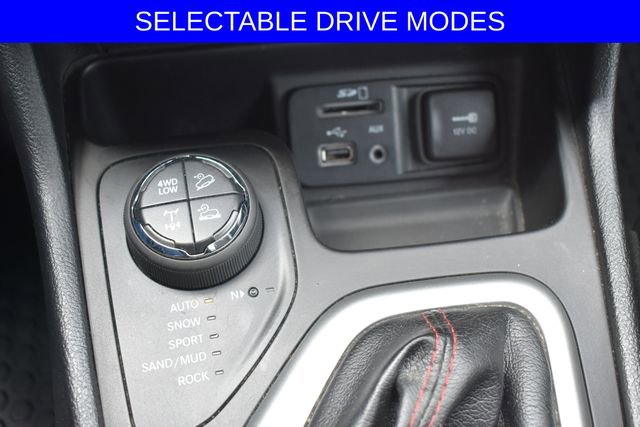 Used 2018 Jeep Cherokee Trailhawk w/ Cold Weather Group AWD/4WD image 5