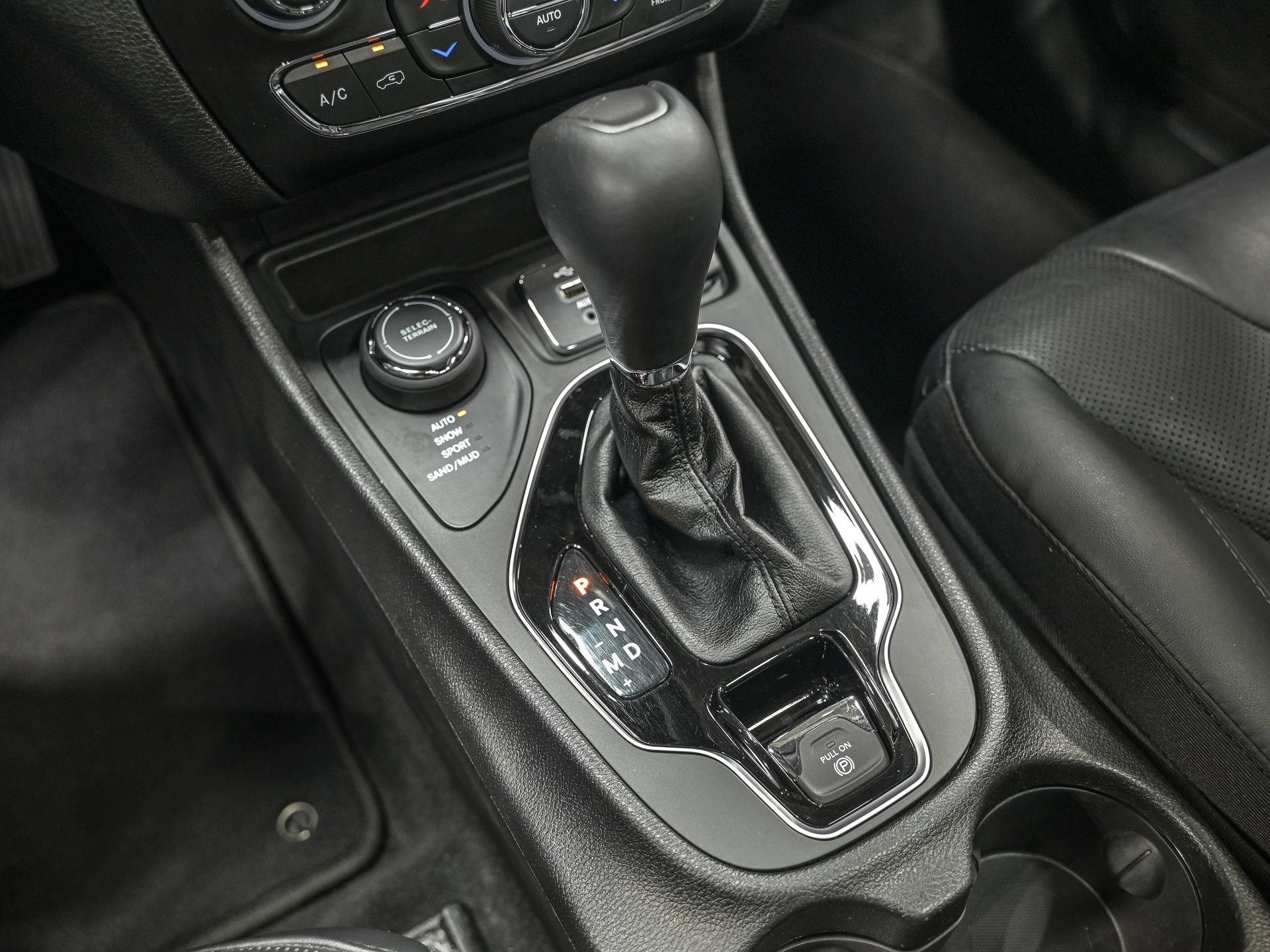 Used 2021 Jeep Cherokee Limited AWD/4WD image 24