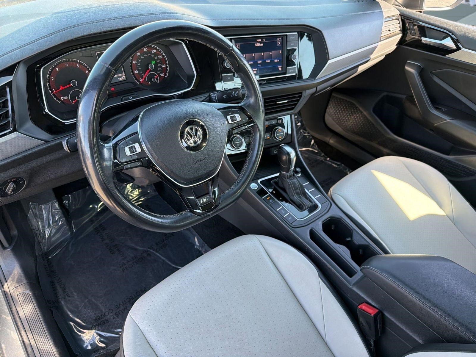 Used 2019 Volkswagen Jetta R-Line w/ R-Line Cold Weather Package image 4