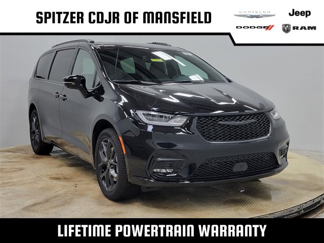 New 2026 Chrysler Pacifica Limited w/ S Appearance Package image 1