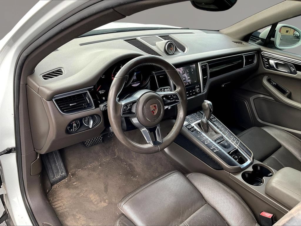 Used 2018 Porsche Macan AWD/4WD image 17