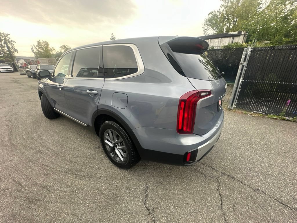 Used 2024 Kia Telluride LX AWD/4WD image 4
