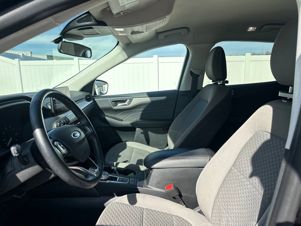 Used 2021 Ford Escape SE w/ SE Sport Appearance Package image 11