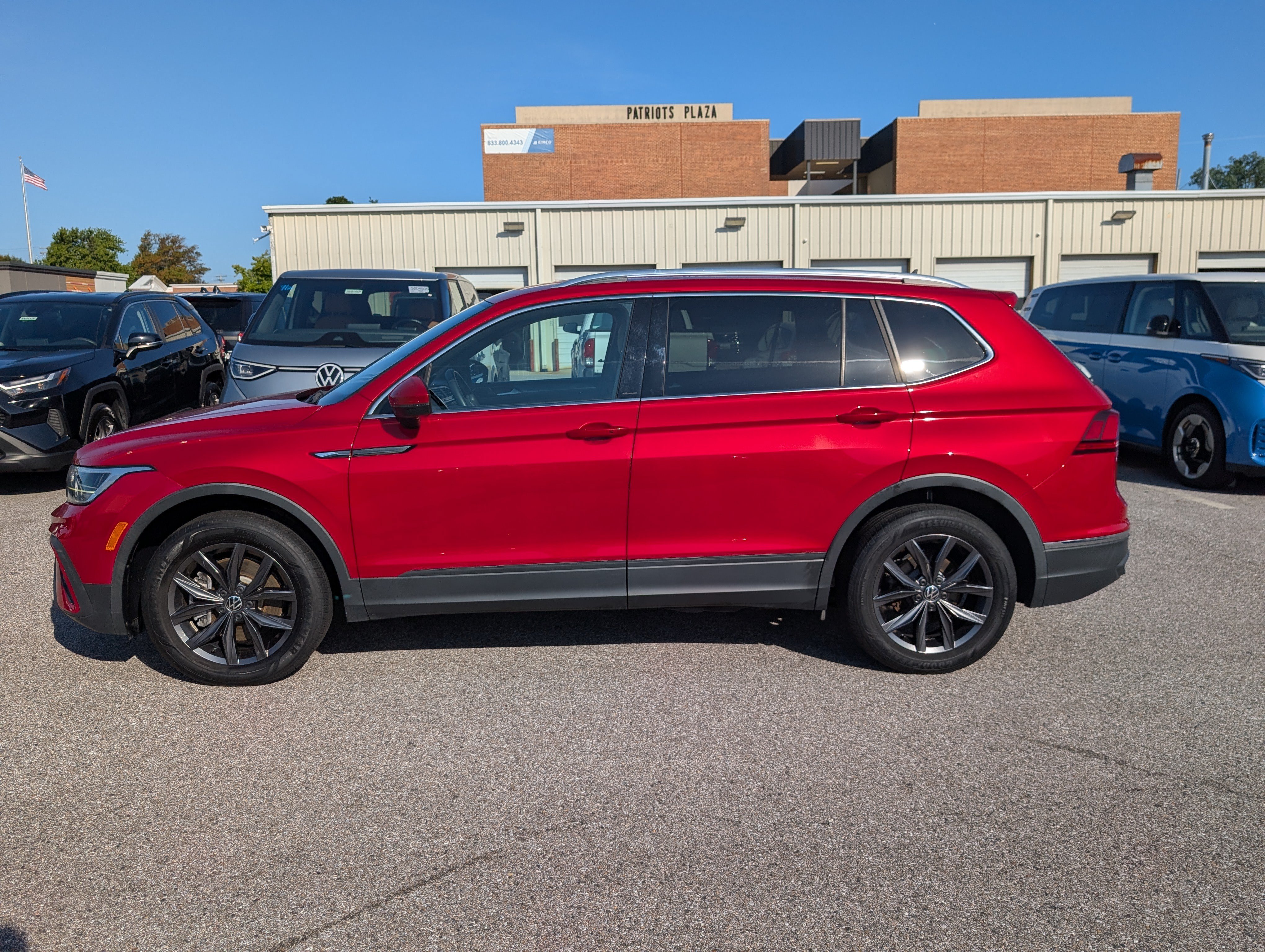 Used 2023 Volkswagen Tiguan SE FWD image 6