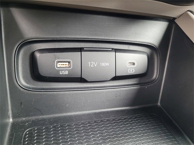 Used 2025 Hyundai Venue SEL image 22