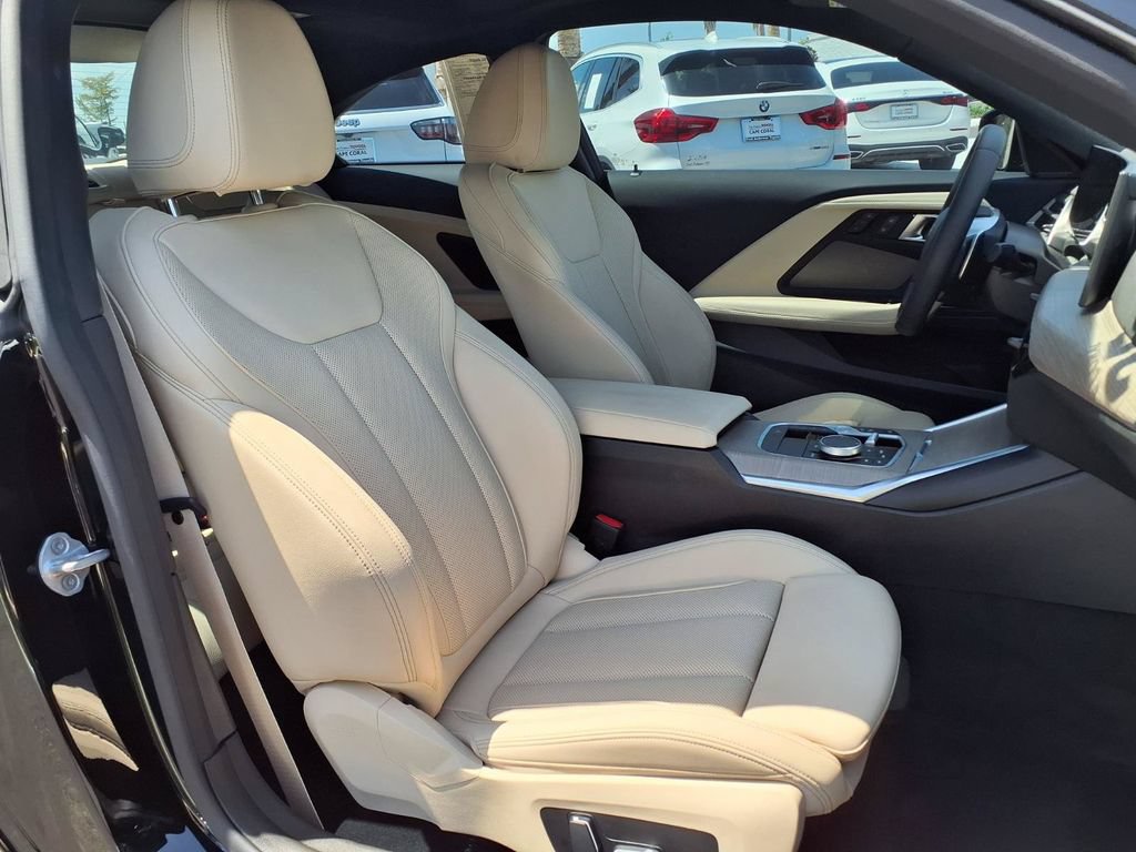 Used 2025 BMW 230i Coupe w/ Premium Package RWD image 13