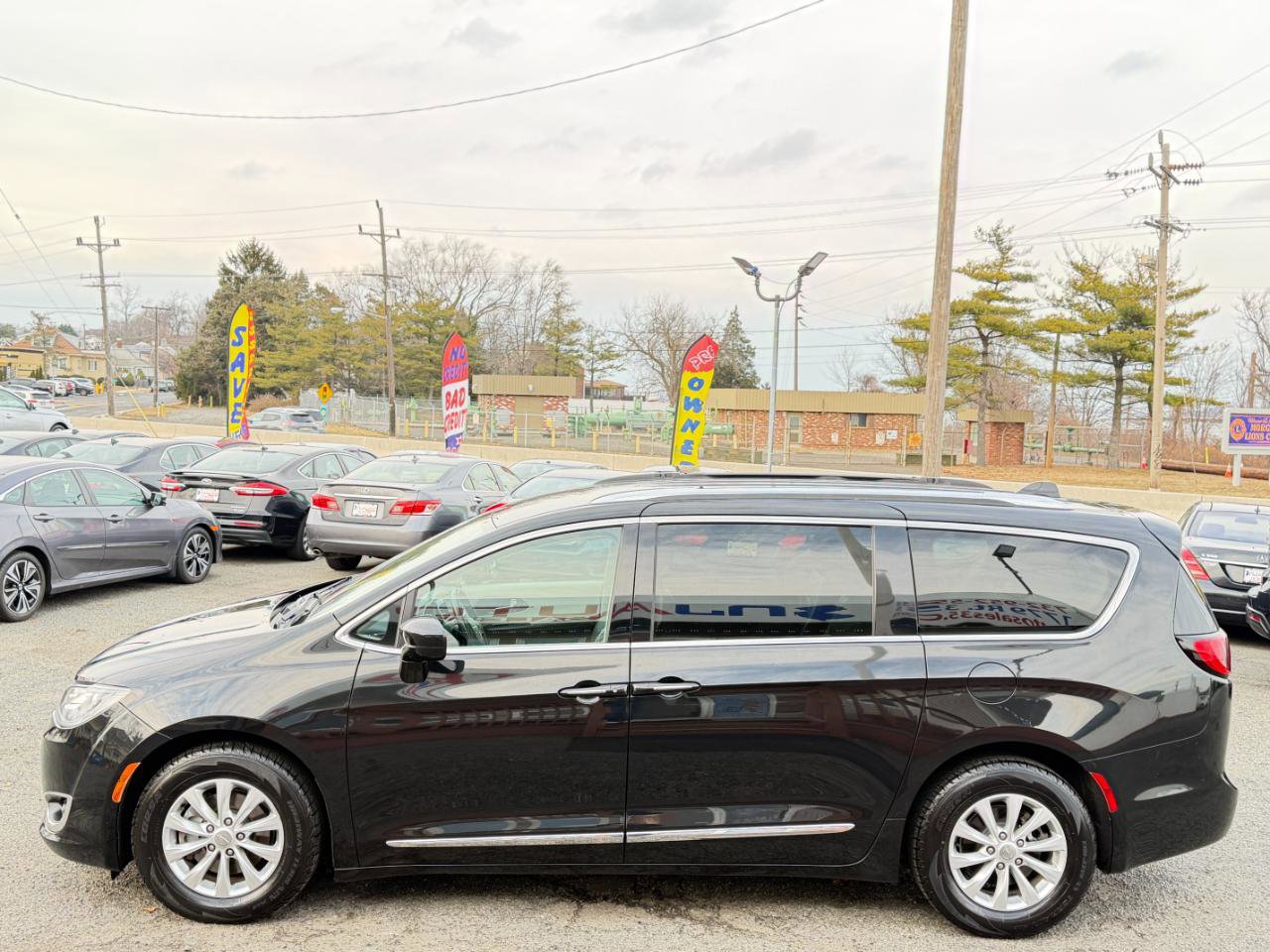 Used 2018 Chrysler Pacifica Touring-L FWD image 7