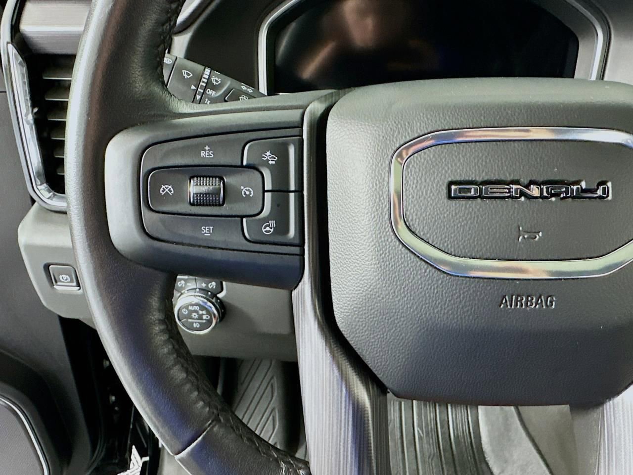 Used 2024 GMC Sierra 3500 Denali Ultimate image 45