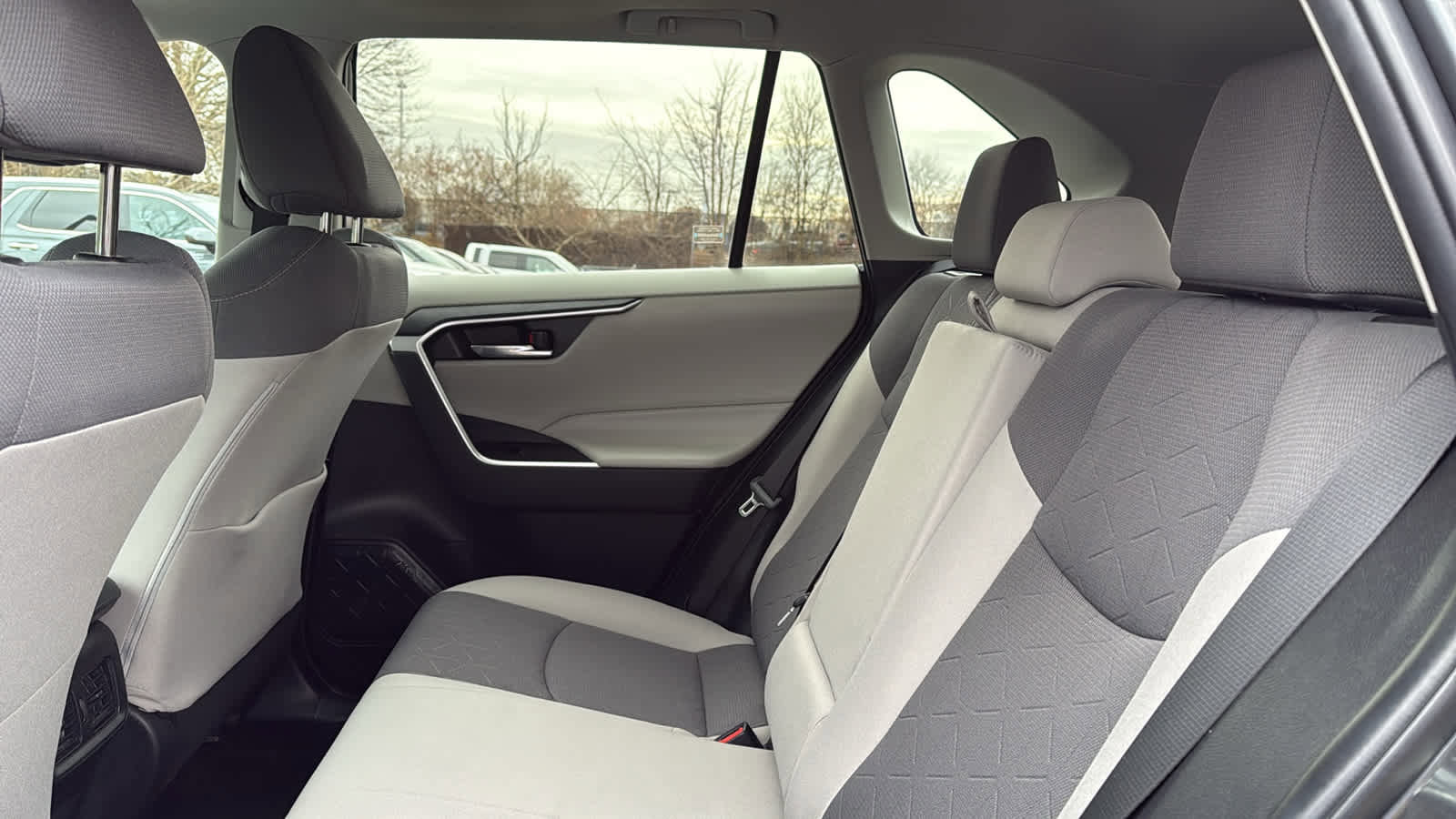 Used 2022 Toyota RAV4 XLE image 25