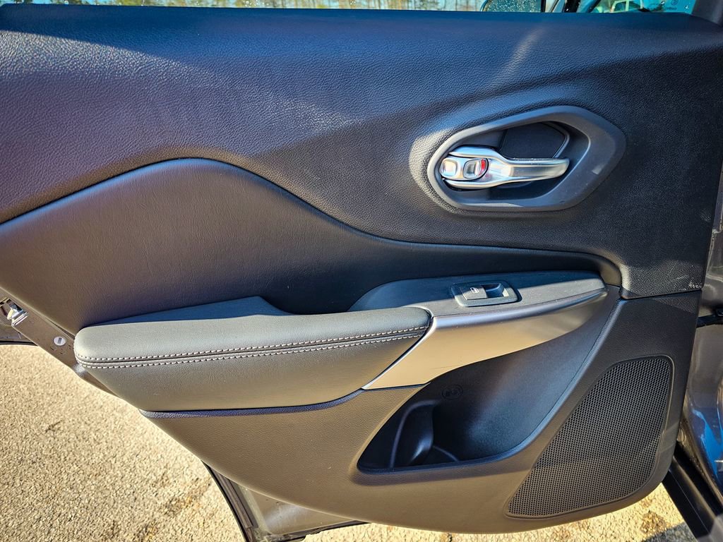 Used 2020 Jeep Cherokee Limited image 29