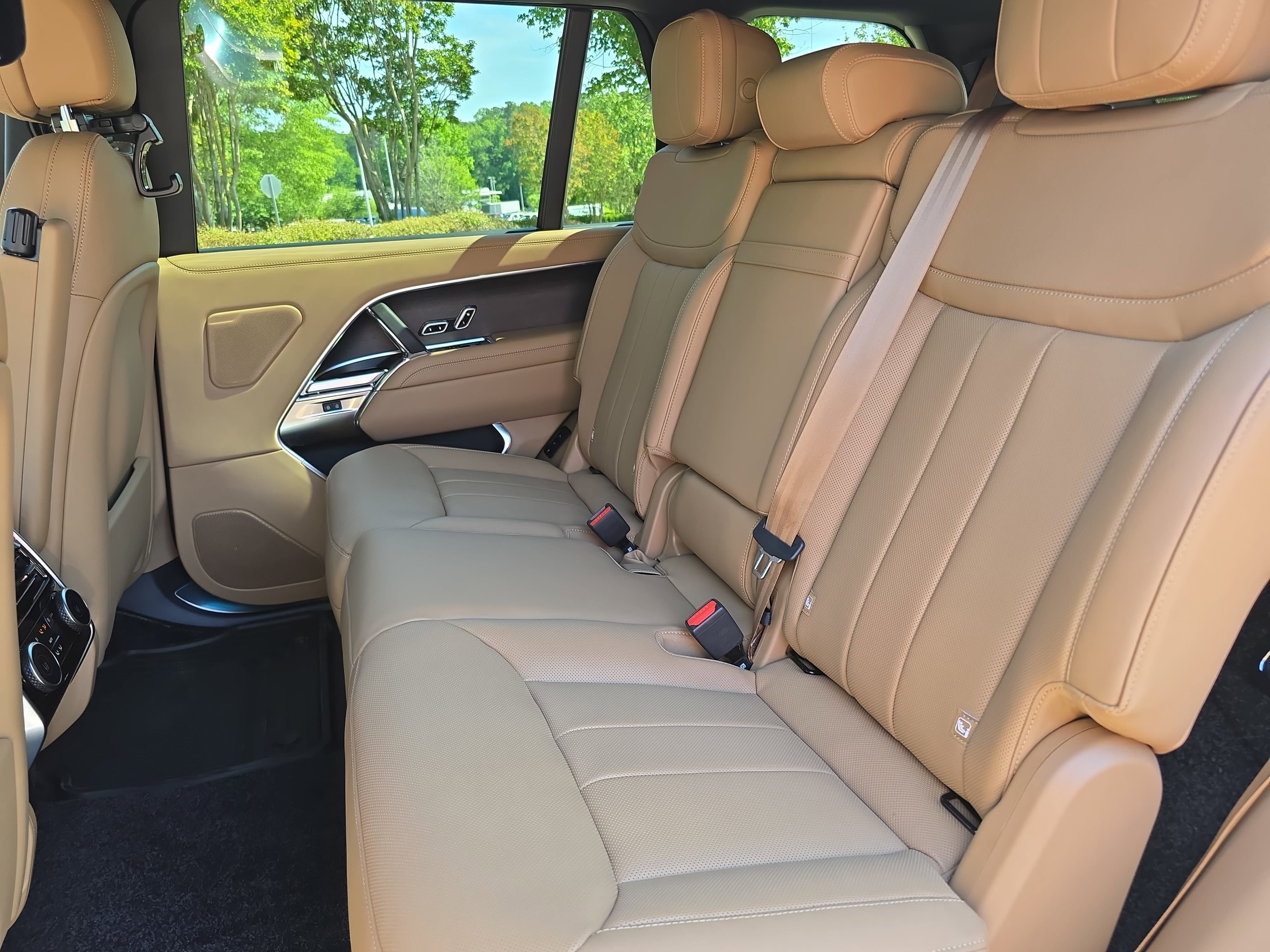New 2026 Land Rover Range Rover Long Wheelbase SE AWD/4WD image 14