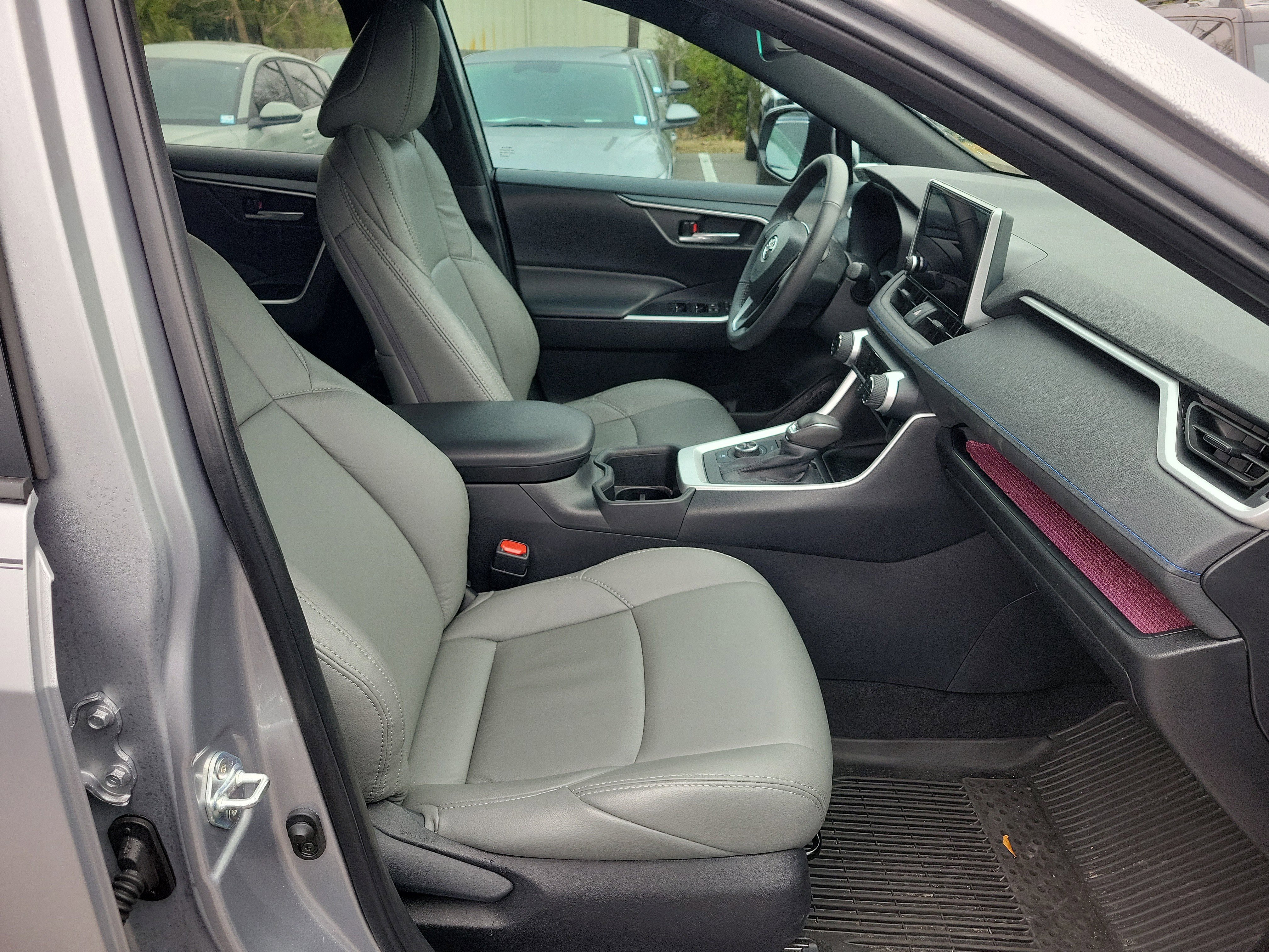 Used 2023 Toyota RAV4 SE image 7