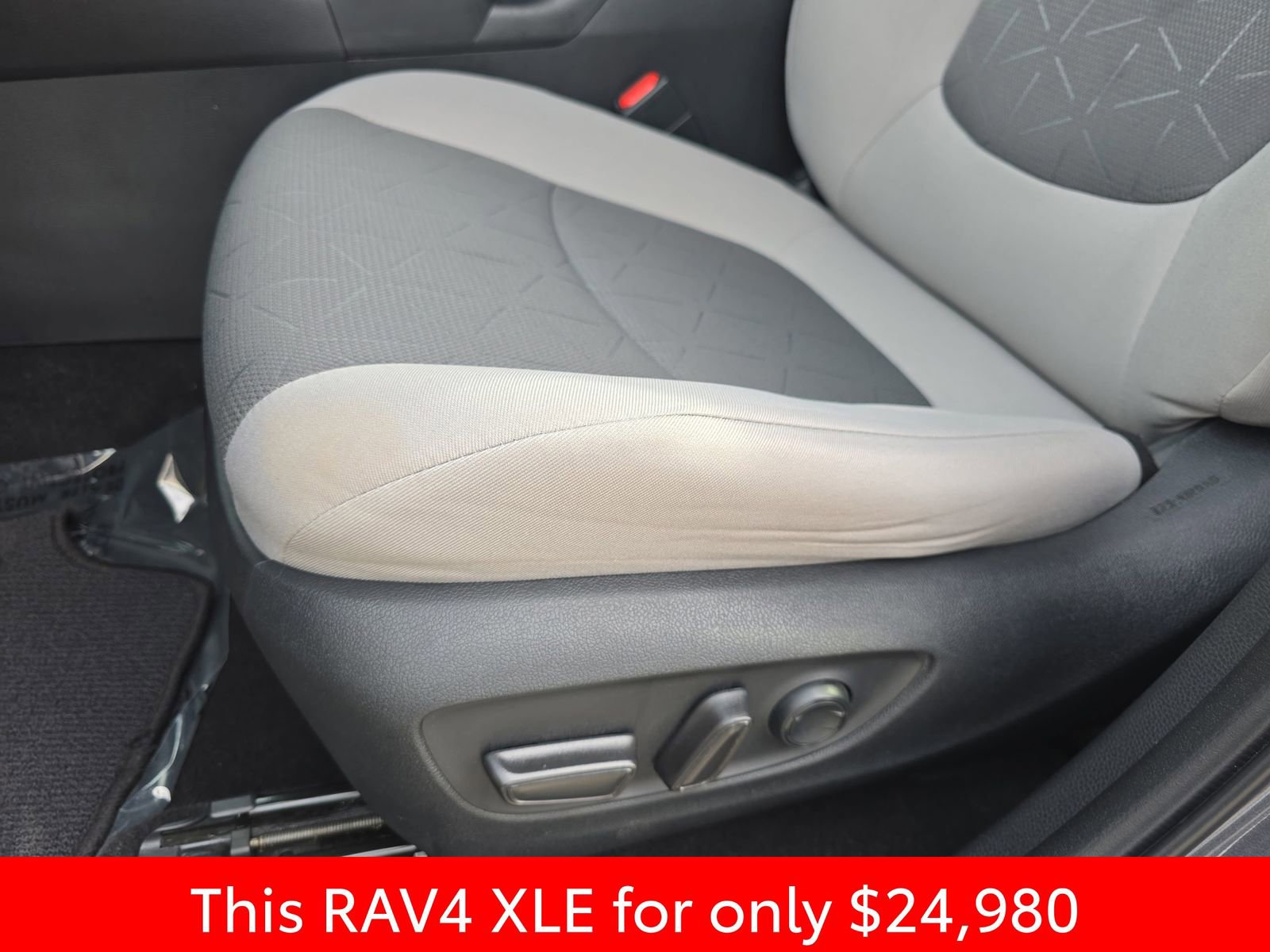 Used 2022 Toyota RAV4 XLE image 35