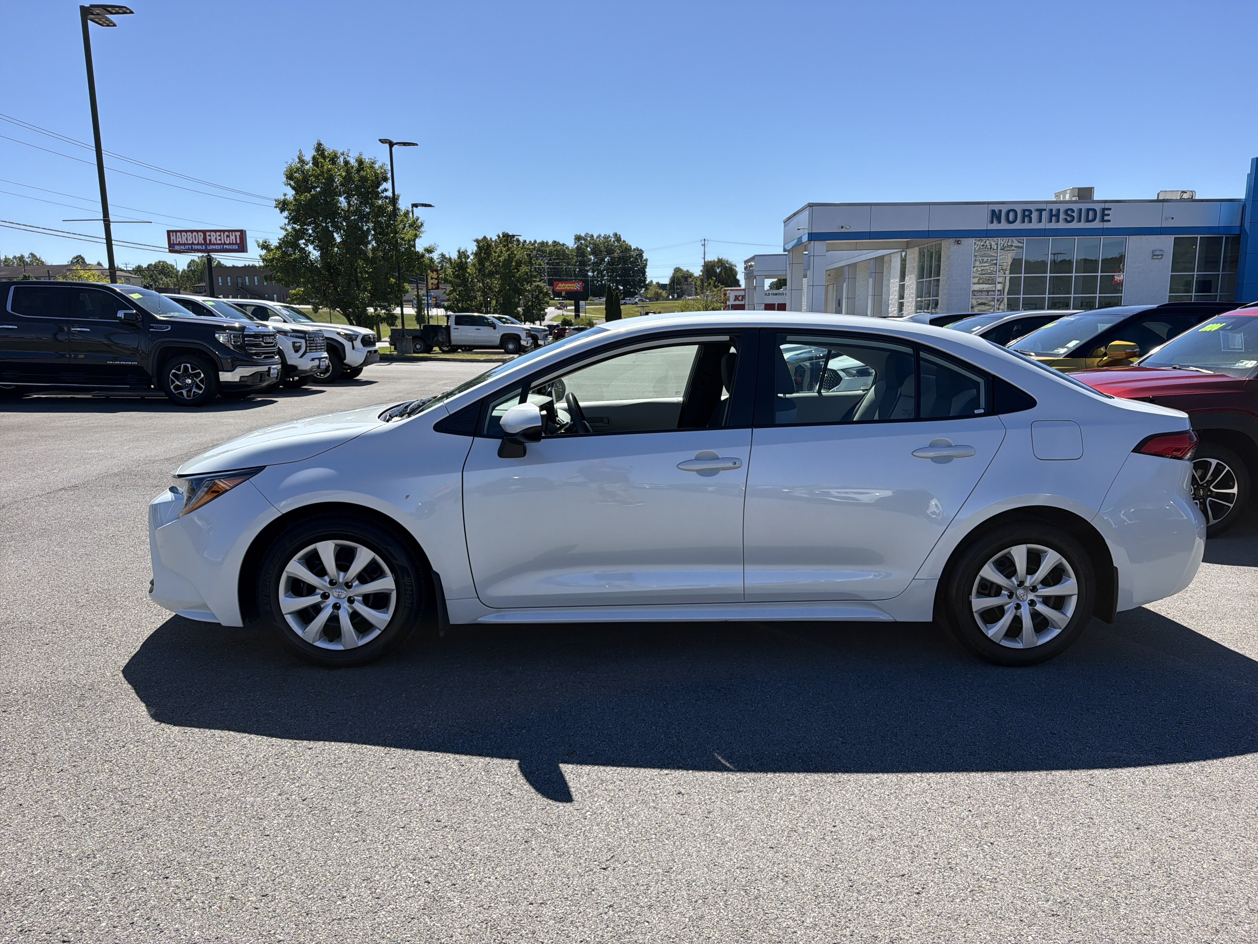 Used 2025 Toyota Corolla LE FWD image 10