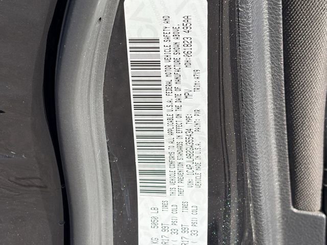 Used 2016 Jeep Cherokee Sport image 32