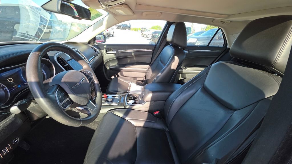 Used 2019 Chrysler 300 Touring w/ Quick Order Package 2EF image 11