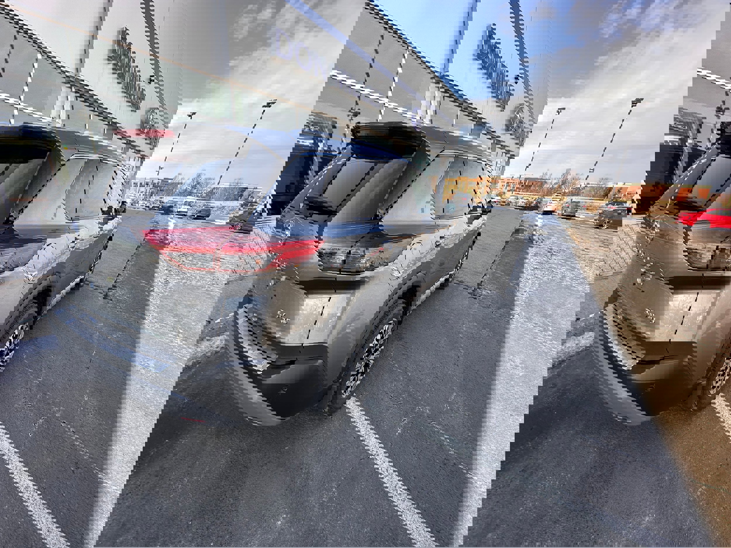 Used 2021 Nissan Rogue SV w/ Premium Package image 3