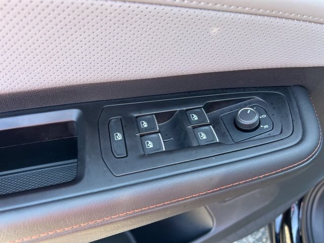 Used 2025 Volkswagen Atlas Peak Edition SE AWD/4WD image 12