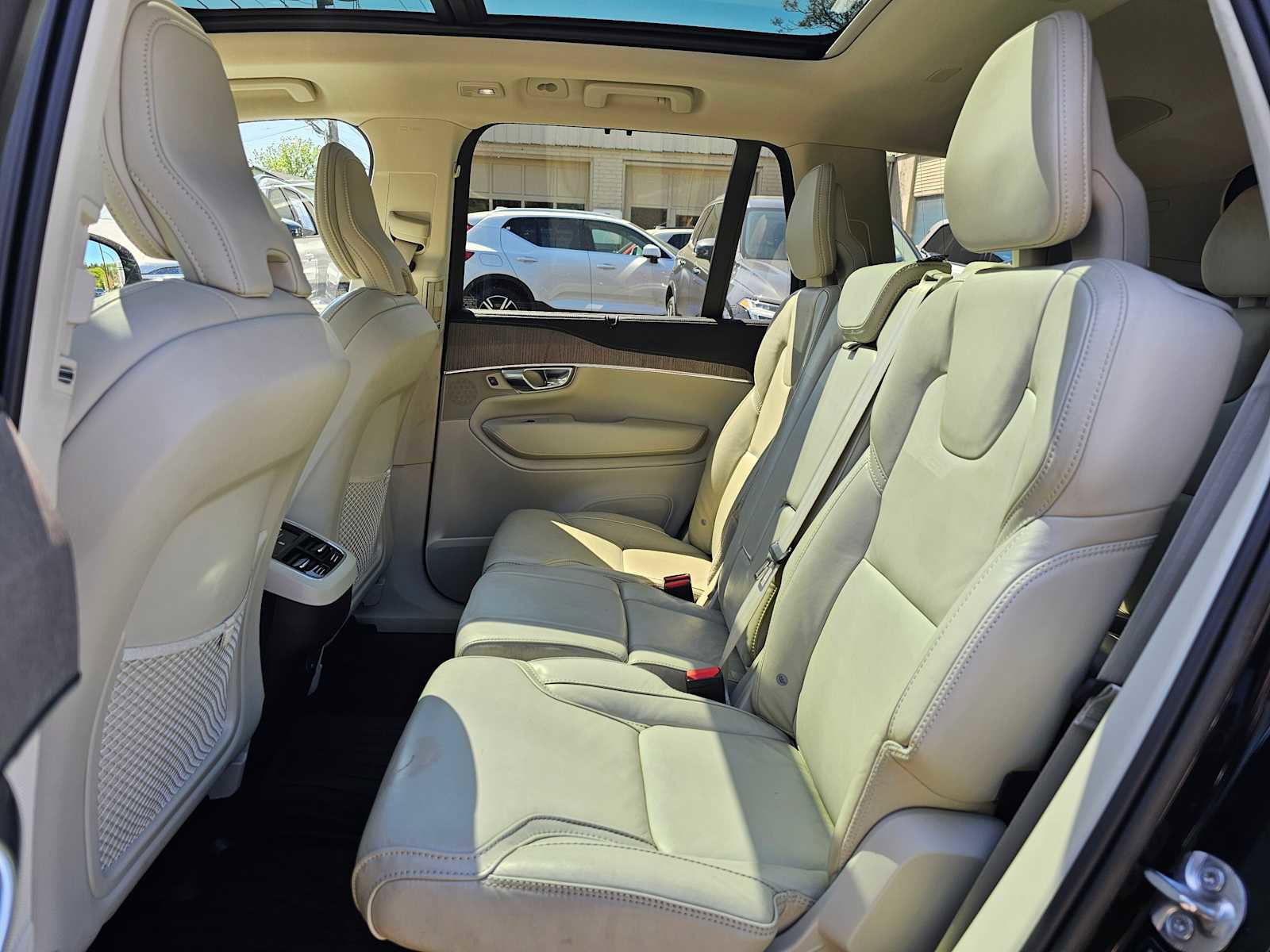 Used 2023 Volvo XC90 B6 Ultimate w/ Protection Package Premier AWD/4WD image 19