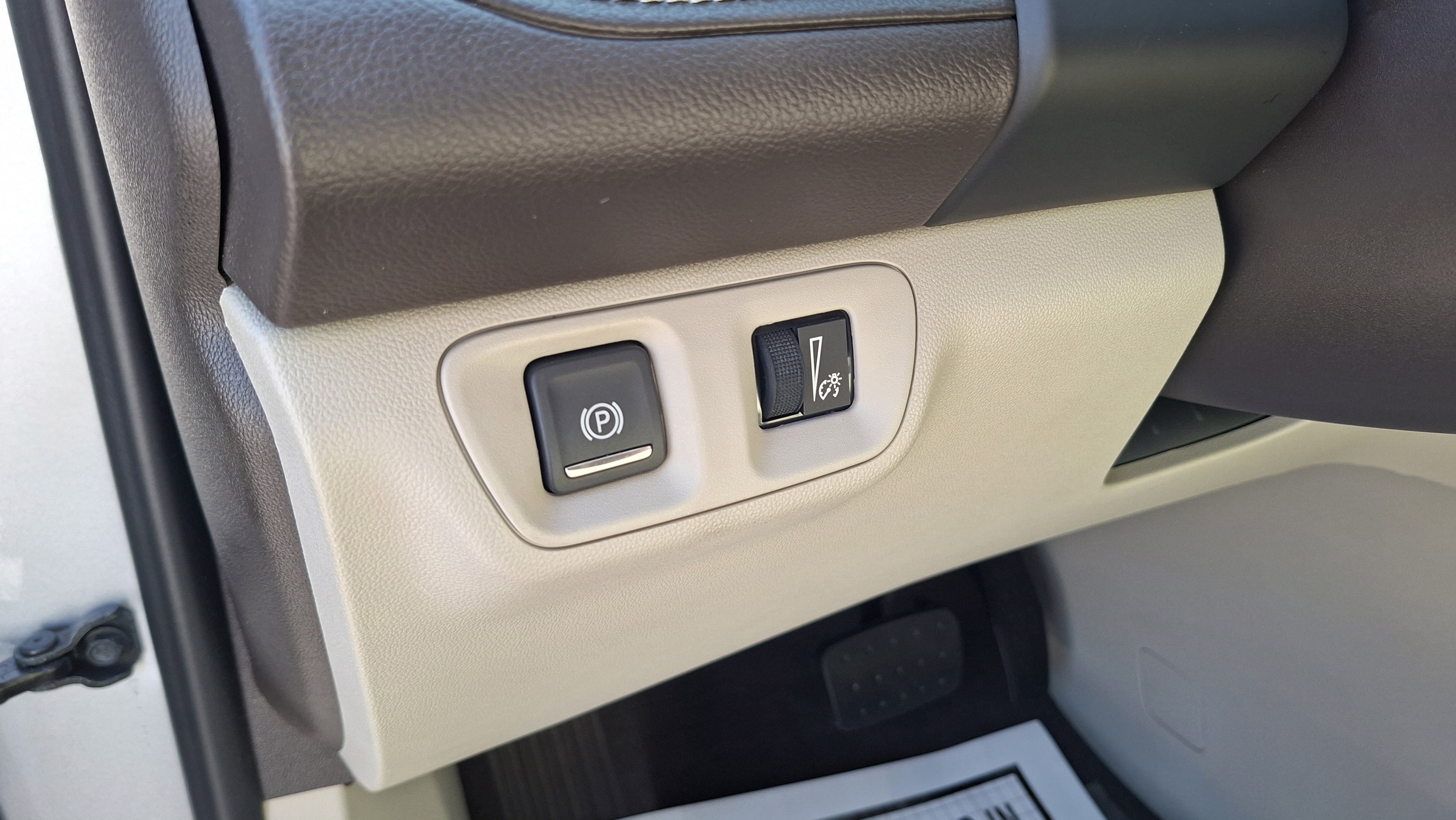 Used 2019 GMC Acadia Denali w/ Technology Package FWD image 10