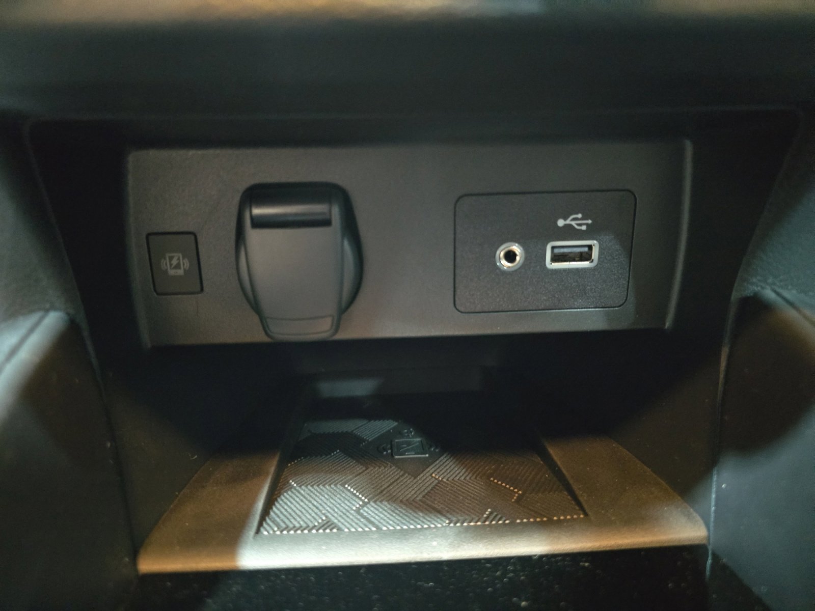 New 2025 Nissan Versa SV w/ Trunk Package image 31