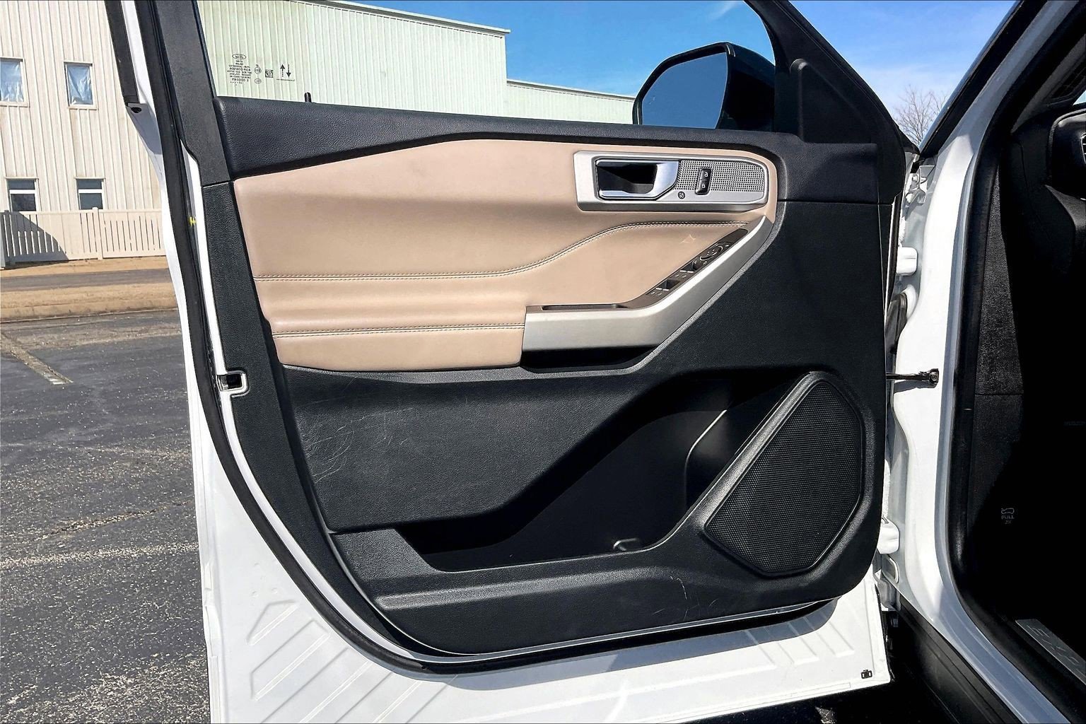 Used 2023 Ford Explorer Limited image 18