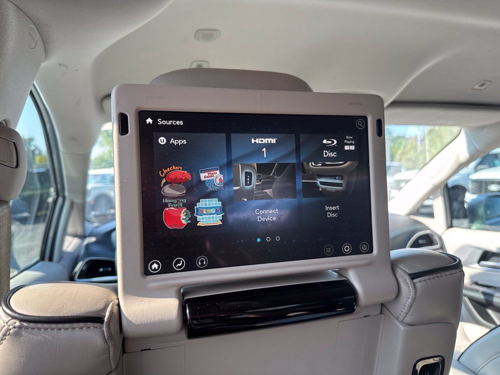 Used 2018 Chrysler Pacifica Limited FWD image 32