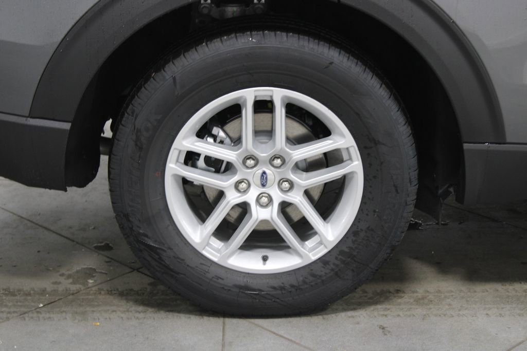 New 2026 Ford Explorer Active RWD image 12