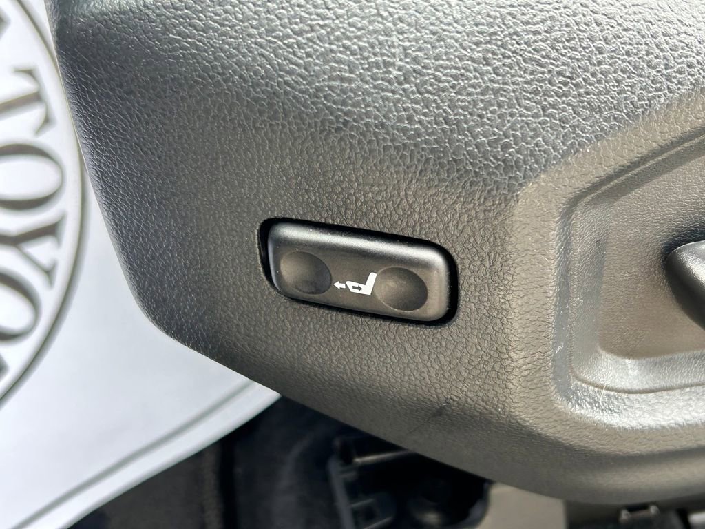 Used 2023 Toyota Tundra Platinum w/ Advanced Package AWD/4WD image 28