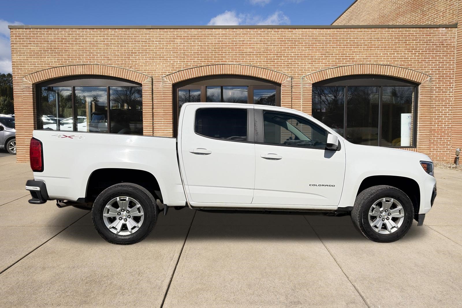 Used 2021 Chevrolet Colorado LT AWD/4WD image 2
