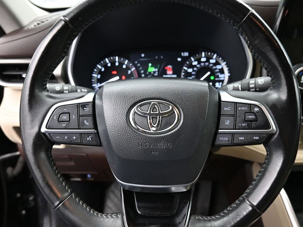 Certified 2021 Toyota Highlander XLE image 8