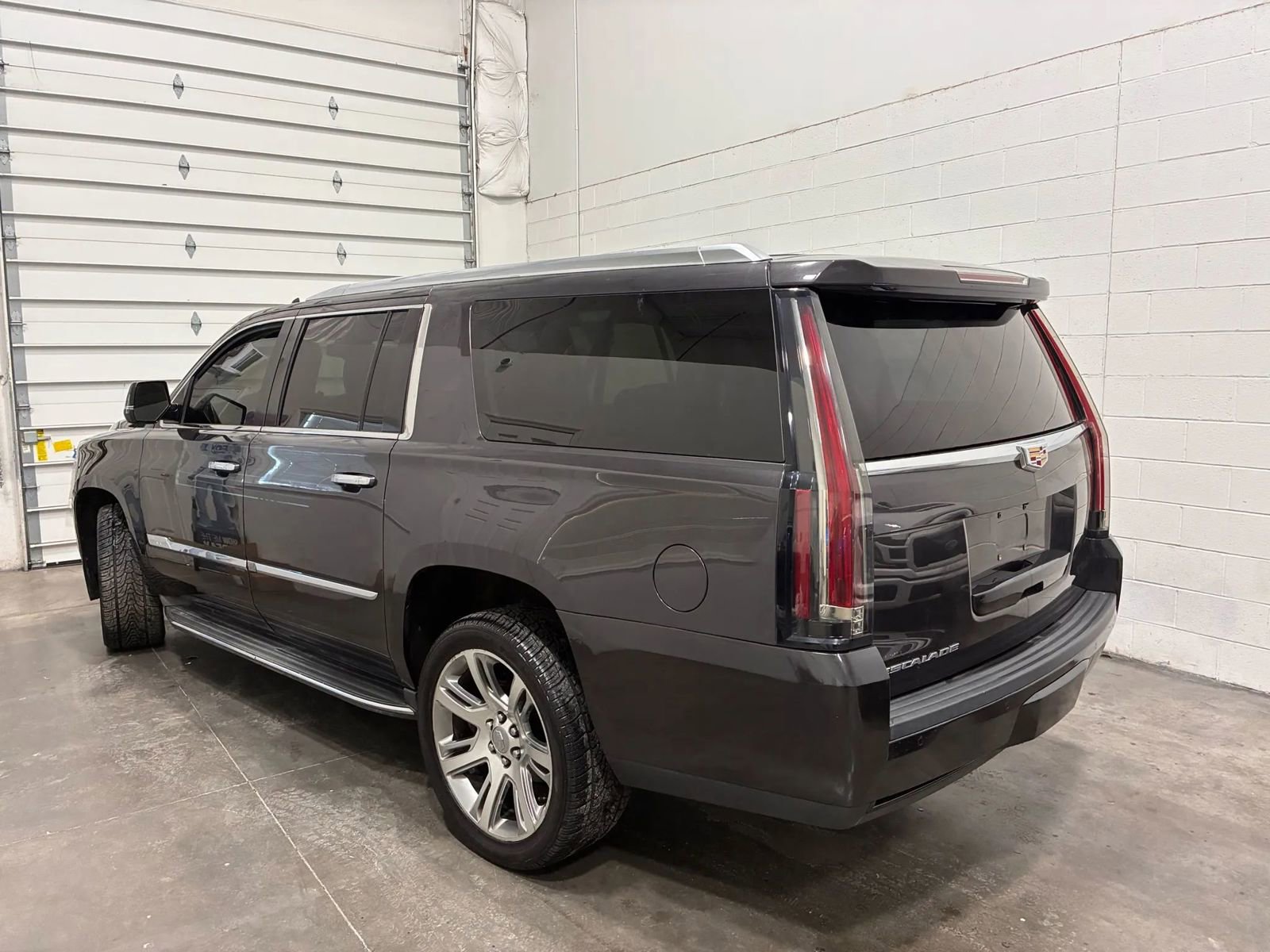 Used 2015 Cadillac Escalade ESV Luxury AWD/4WD image 5