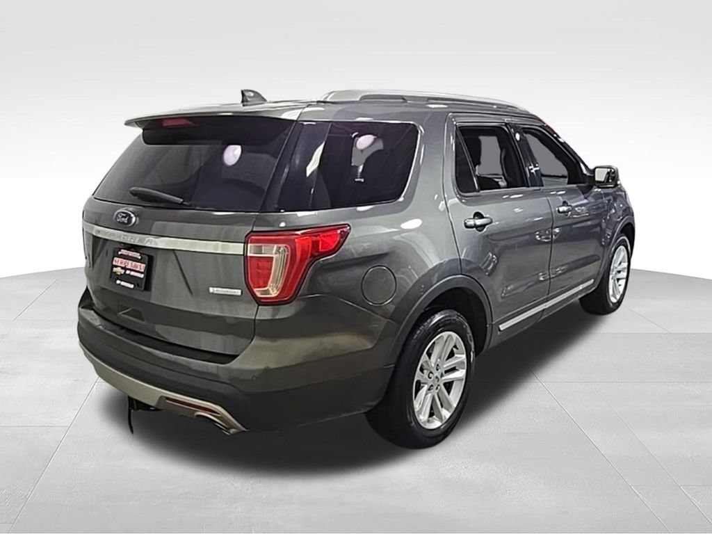 Used 2017 Ford Explorer XLT FWD image 7