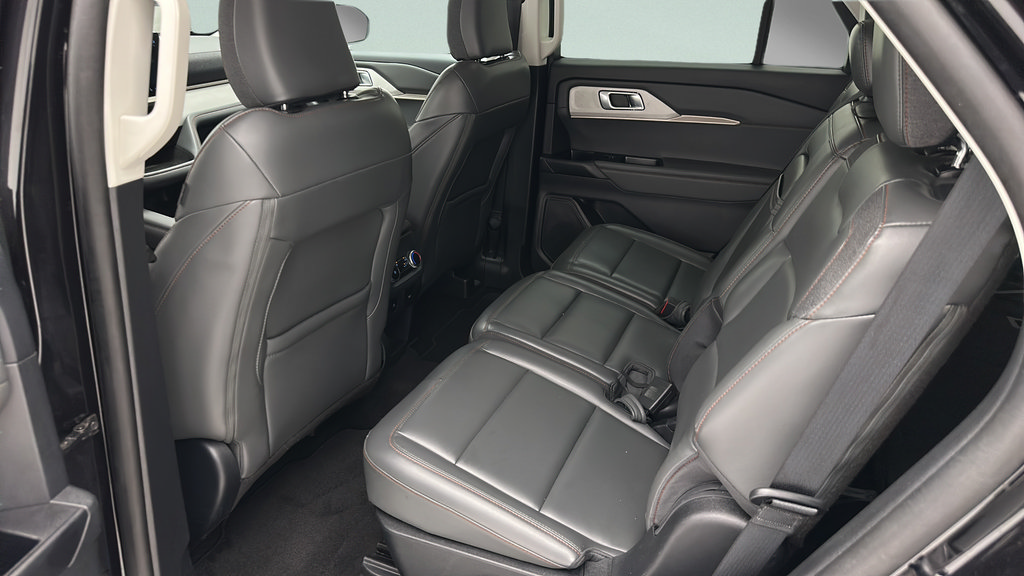 Used 2025 Ford Explorer Active w/ Active Comfort Package AWD/4WD image 8