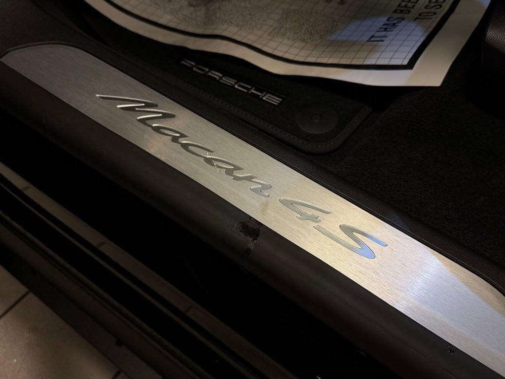 New 2025 Porsche Macan 4S Electric image 16
