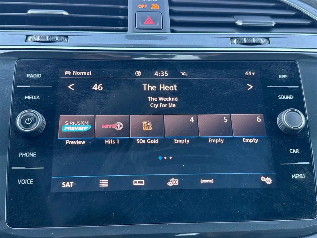 Used 2020 Volkswagen Tiguan SE w/ Panoramic Sunroof Package image 12