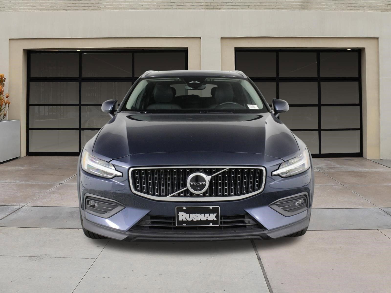 Certified 2025 Volvo V60 B5 Cross Country Plus image 6